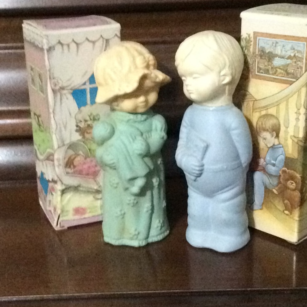 Vtg Avon Dreams Avon Boy & Girl/boxes bottles.
